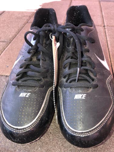 Used Men's 8.0 (W 9.0) Molded Nike Footwear