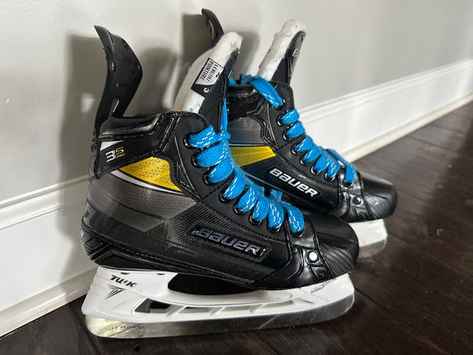 Used Bauer Regular Width Size 4 Supreme 3S PRO Hockey Skates