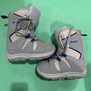 Used Kid's Burton Moto Snowboard Boots - Size: M 2.0 (W 3.0)