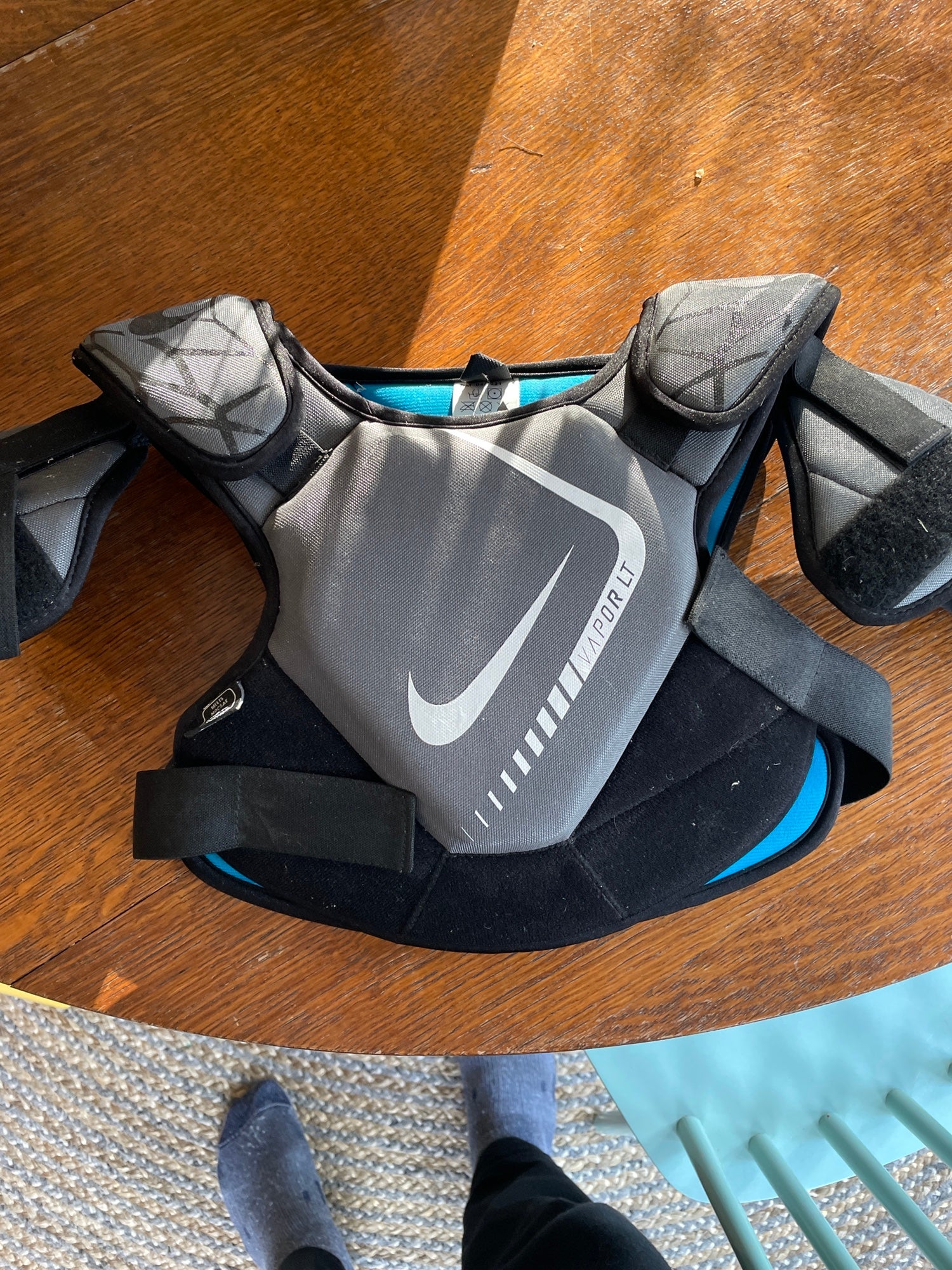 Nike Youth Vapor LT Shoulder Pads