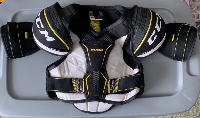 Senior Small CCM Tacks 5092 Shoulder Pads