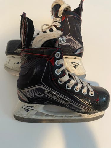 Used Bauer Regular Width Size 13 Vapor X500 Hockey Skates