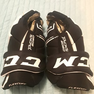 New CCM Tacks 9060 Gloves 15" Pro Stock