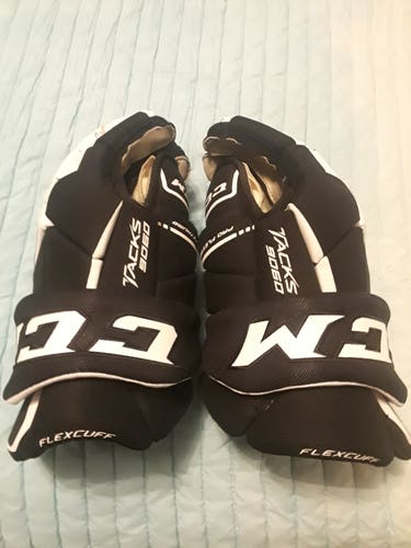 New CCM Tacks 9060 Gloves 15" Pro Stock