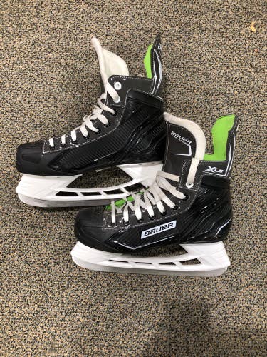 New Senior Bauer XLS Hockey Skates (Regular) - Size: 8.0