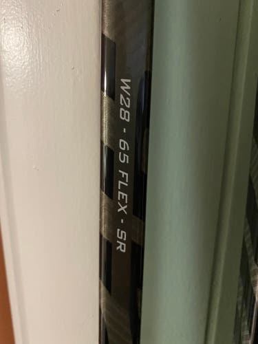 Senior Left Hand W28 Alpha Lx 20 Hockey Stick