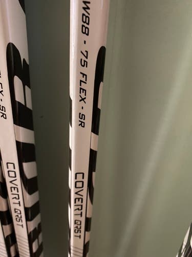 Senior Left Hand W03 Covert QR5T 75 Flex Hockey Stick