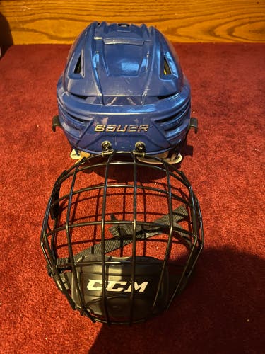 Used Medium Bauer Re-Akt 150 Helmet