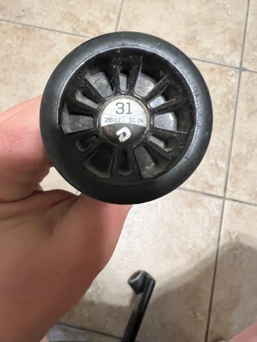 Used Composite (-5) 26 oz 31" CF Black Bat