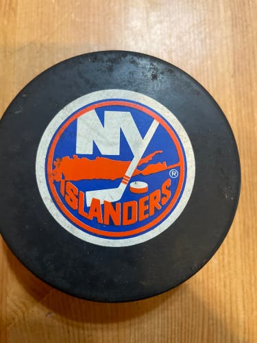 NY Islanders Ice Hockey Puck
