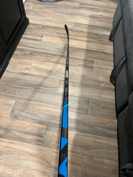Senior Right Handed P28 Nexus Geo Hockey Stick