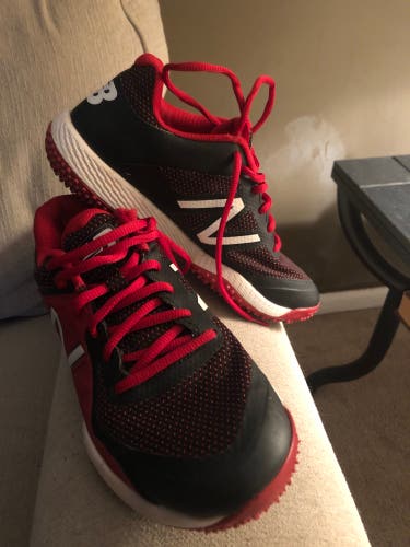 New Balance 4040v4 Turf Red/black Barely Used!!!!
