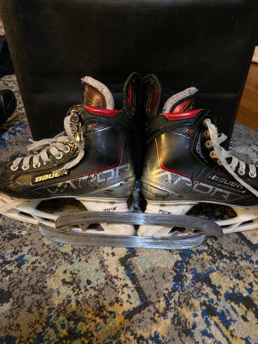 Used Bauer Wide Width  Size 5.5 Vapor 3X Hockey Skates