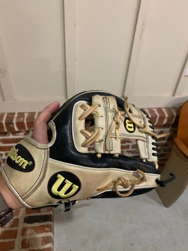 Infield 11.5" A2000 Baseball Glove