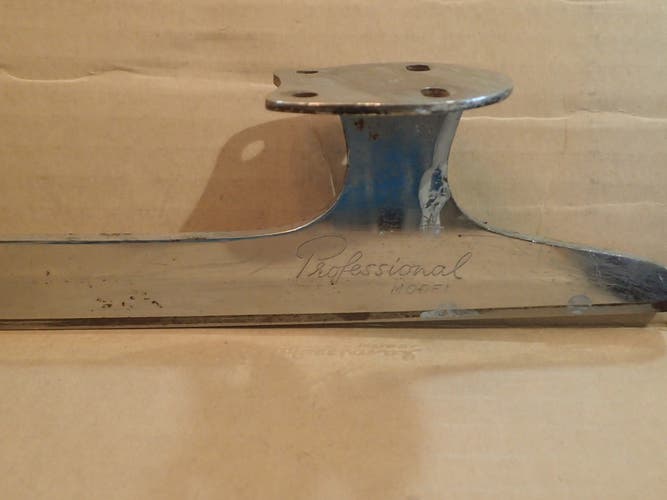 Pre Owned MK   Figure Skate Blades  "PROFESSIONAL"  Size 10