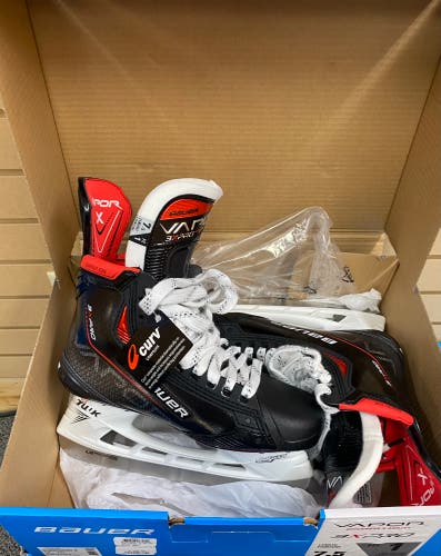 New Bauer Size 7.5 Vapor 3X Pro Hockey Skates