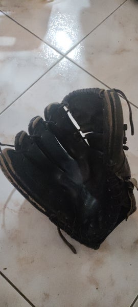 Used Left Hand Throw Wilson Pitcher's A2000 Baseball Glove 12"