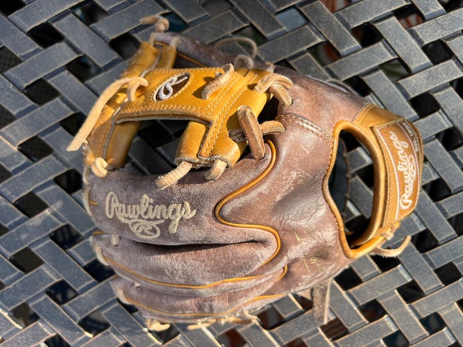 Used Rawlings heart of the hide pro 205w-2ch infield right hand 11 3/4 inch