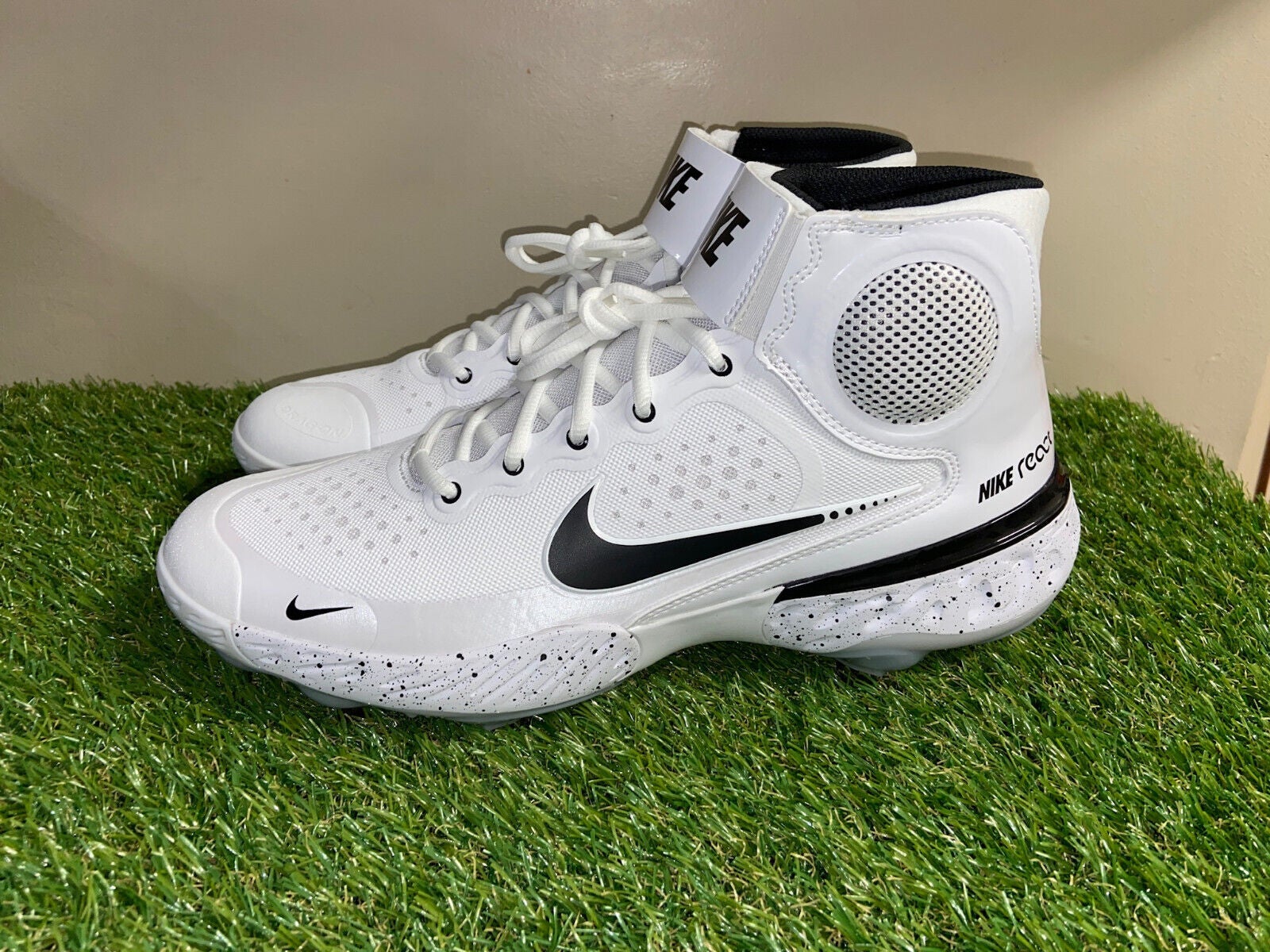 NIKE ALPHA HUARACHE ELITE 3 MID スパイク 36df9e6d41b194ca_original.jpeg