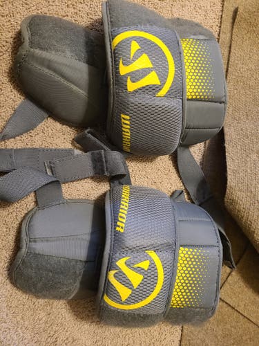 Used Warrior Intermediate Knee Pads