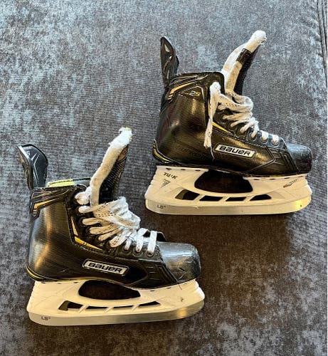 Used Bauer Regular Width  Size 5 Supreme 2S Hockey Skates