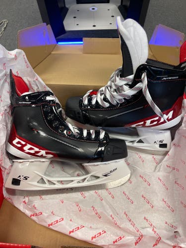 New CCM Regular Width  Size 7.5 JetSpeed FT475 Hockey Skates