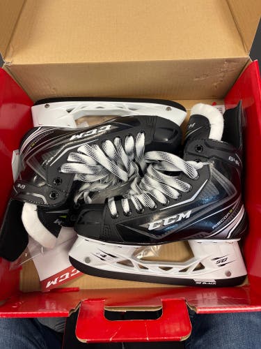 New CCM Extra Wide Width  Size 7 RibCor 64K Hockey Skates