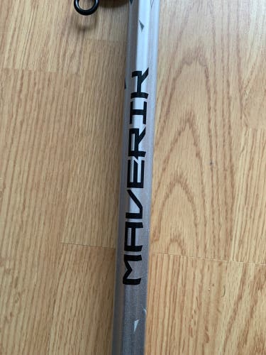 Range Maverik men’s shaft silver Gray Black