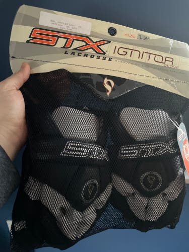 New Player's STX 13" Ignitor Lacrosse Gloves