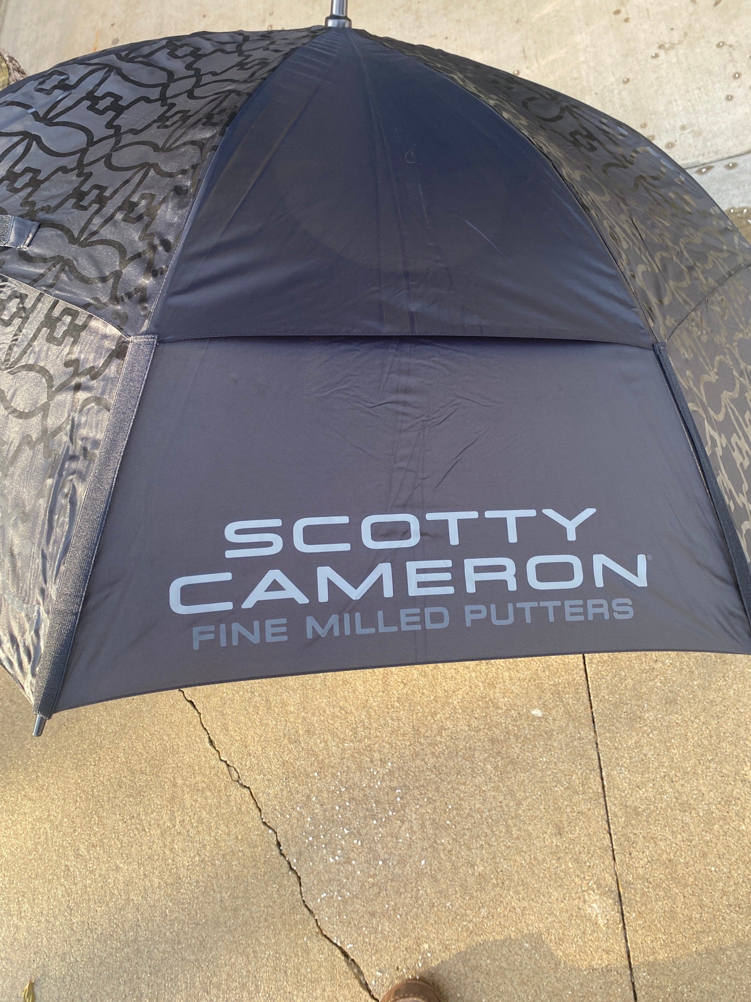 Scotty Cameron GustBuster Pro Series Gold Tour Umbrella   SidelineSwap