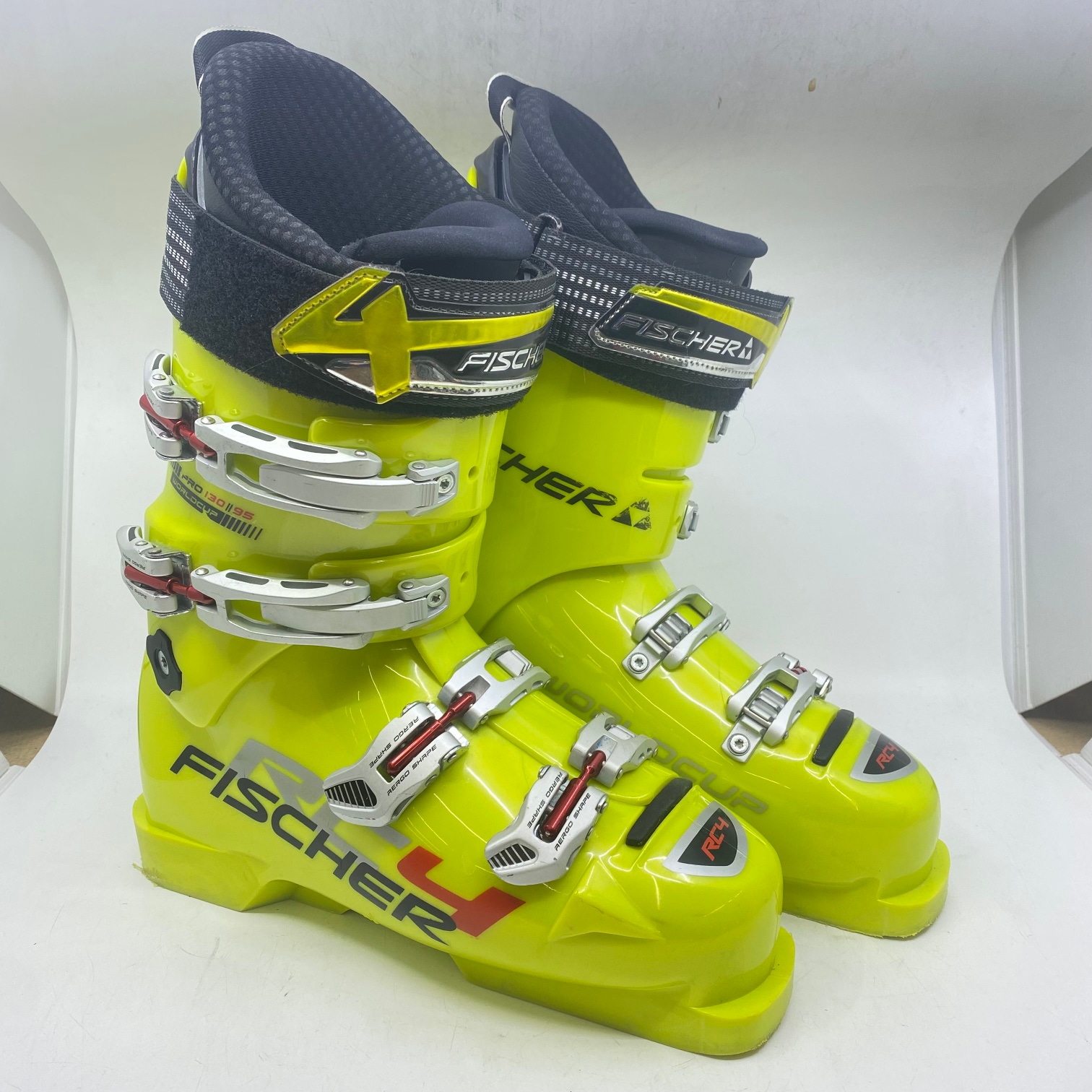 Men's Used Fischer Racing RC4 World Cup Pro 130 Ski Boots Stiff Flex