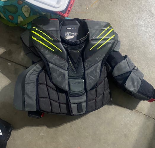 Used Medium Bauer Hyperlite Goalie Chest Protector