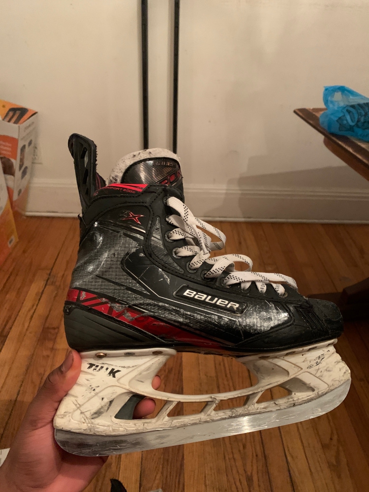 Used Bauer Regular Width  Size 8 Vapor 2X Hockey Skates