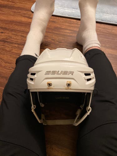Used Large Bauer Re-Akt Helmet