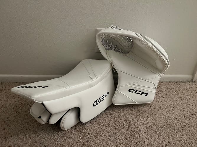 New Regular Axis 2.9 Glove and Blocker Senior