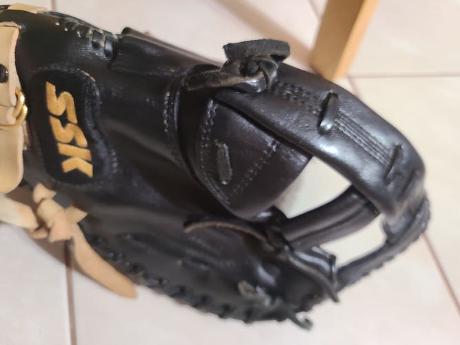Used Right Hand Throw SSK Catcher's Softball Glove 34"