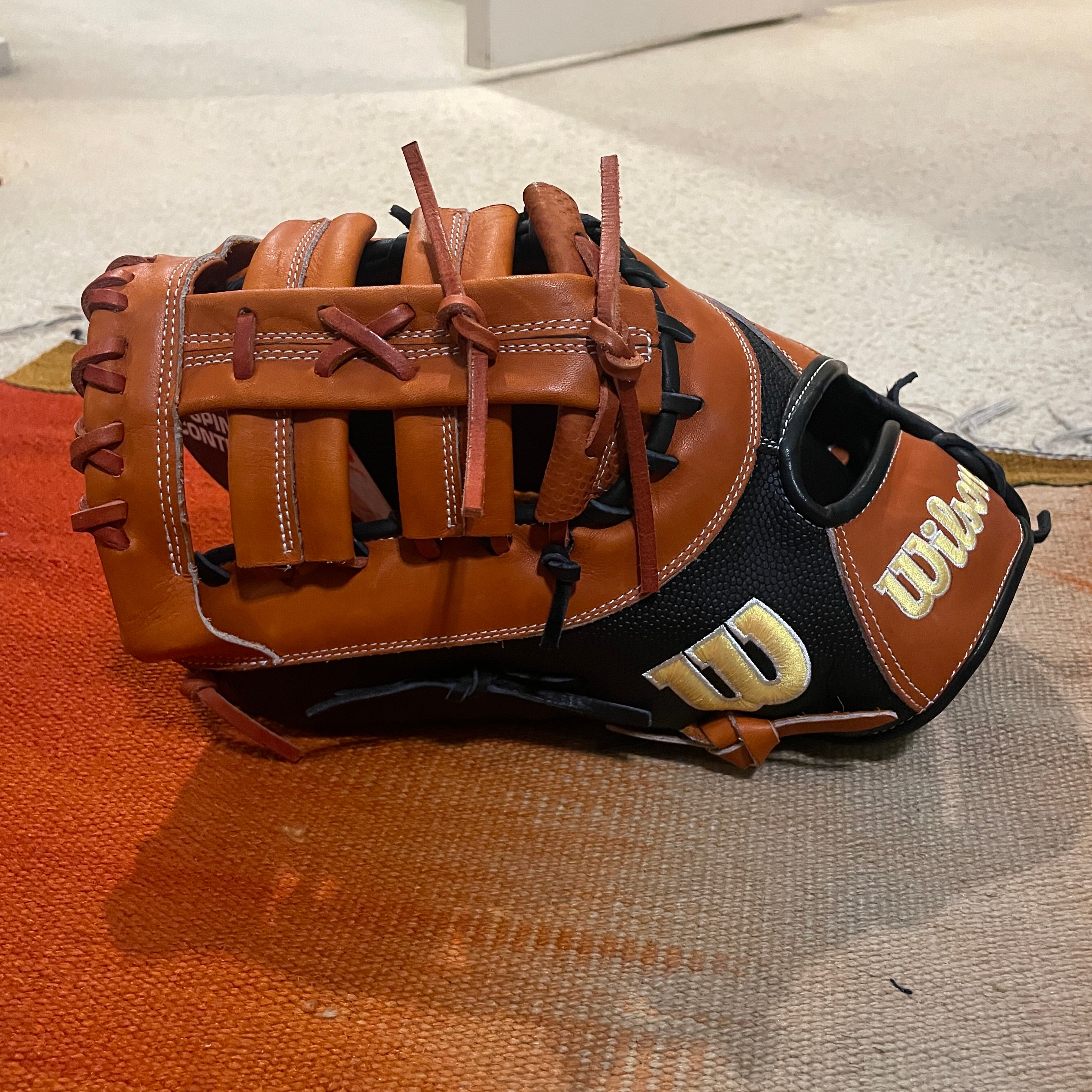 Wilson A2000 SuperSkin 1679 12.5 First Base Mitt - Black & Blonde Right  Hand Throw - Temple's Sporting Goods