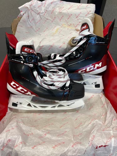 New CCM Regular Width  Size 5.5 JetSpeed FT475 Hockey Skates