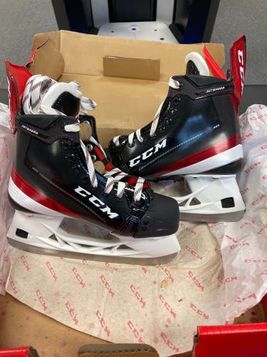 New CCM Regular Width  Size 4 JetSpeed FT485 Hockey Skates