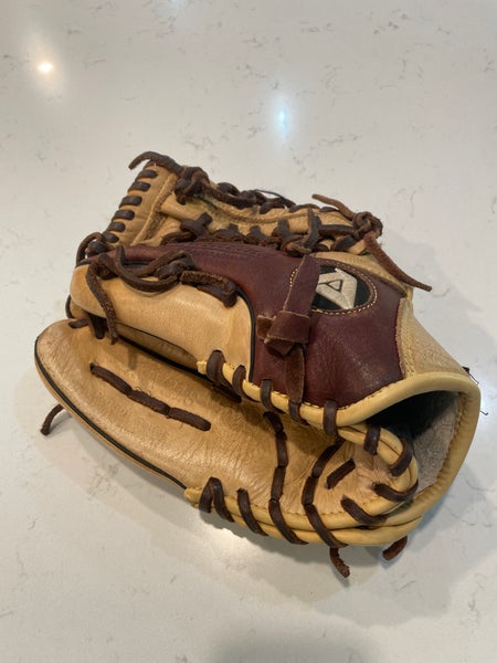 Akadema Prosoft 11.5” Used Left Hand Throw AMV 218 Baseball Glove
