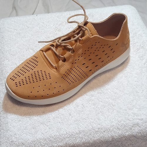 NEW UNDER ARMOUR STREET PRECISION SHOES WOMENS 8 M SUEDE SNEAKERS WHEAT