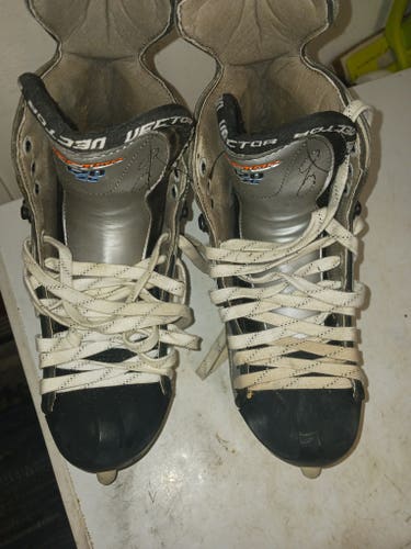 Senior Used CCM Vector 120 zg Hockey Skates Regular Width Size 8.5