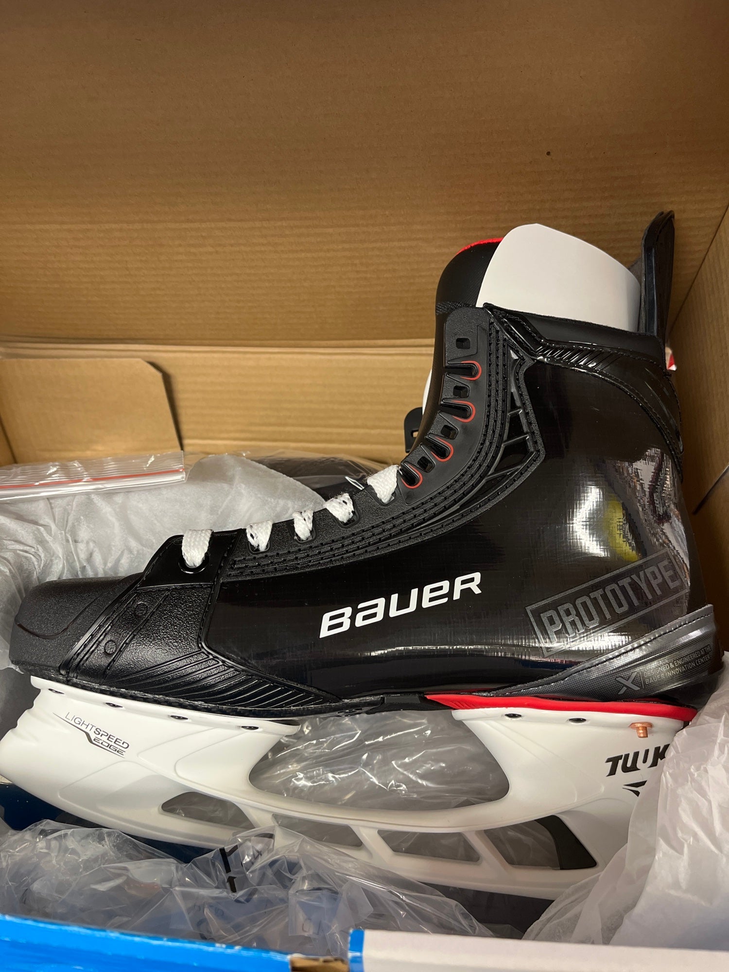 New Bauer Prototype Vapor Hyperlite Hockey Skates SidelineSwap