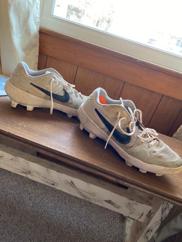 Used Molded Cleats Nike Alpha Huarache Elite