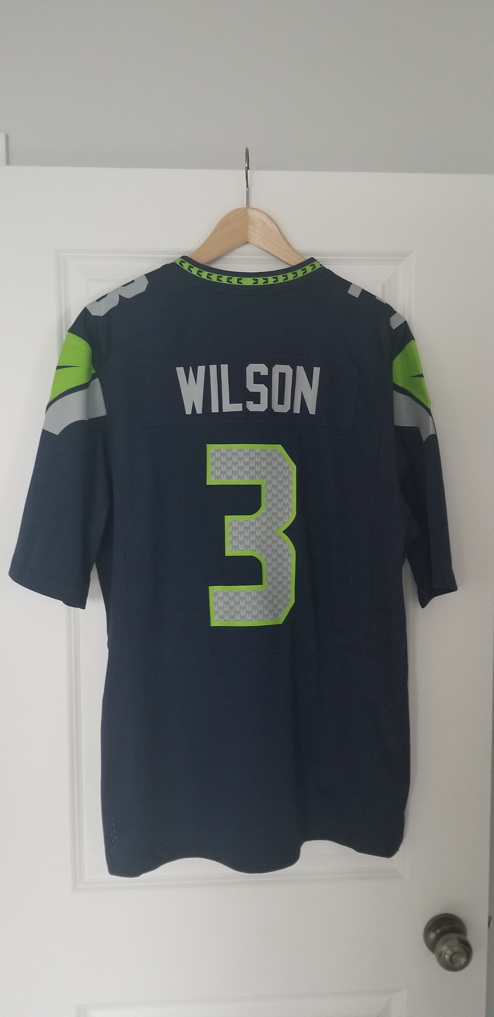 SEATTLE SEAHAWKS Russell Wilson Authentic NFL Jersey Youth Small Size 8