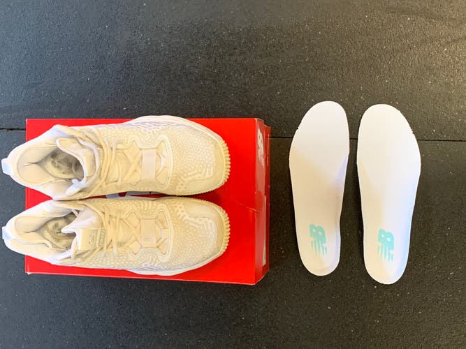 White Men's Turf Cleats Mid Top Freeze Size 8