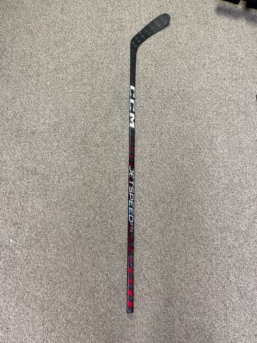 Intermediate Right Handed P28  JetSpeed FT5 Pro Hockey Stick