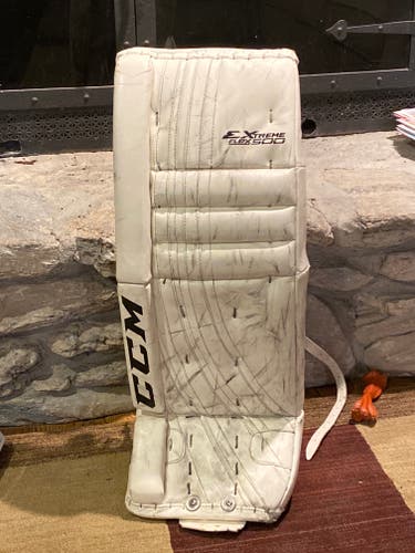 Used 30" CCM Extreme Flex II Goalie Leg Pads