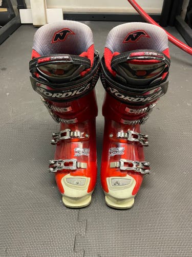 Used Nordica SpeedMachine Ski Boots 27.0 27.5