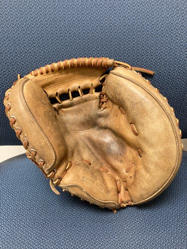 Re-laced/reconditioned youth catcher’s mitt-31’ RHT